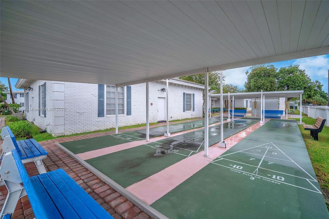 На продажу: $168,000 (2 спален, 1 ванн, 875 Квадратных фут)