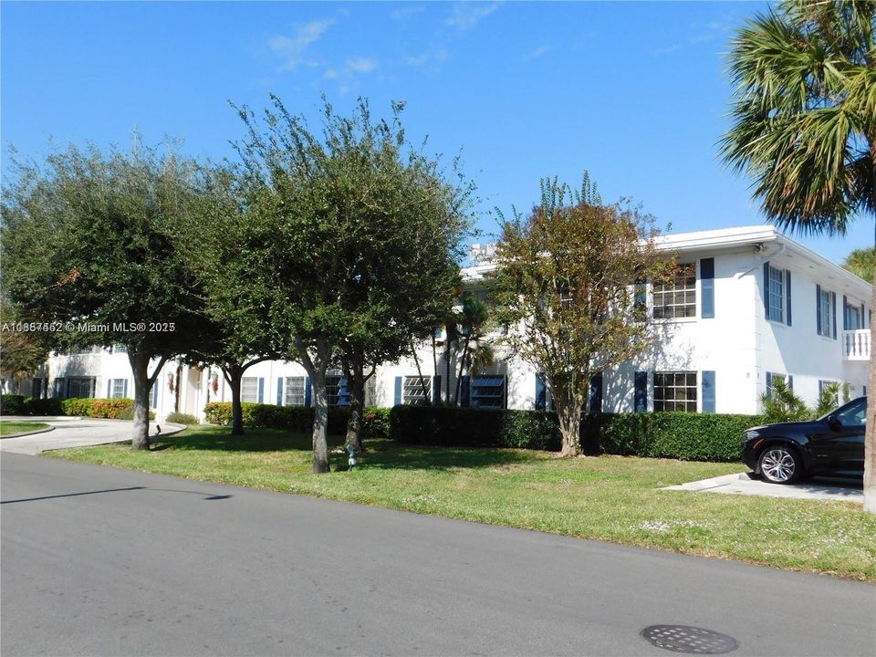 На продажу: $168,000 (2 спален, 1 ванн, 875 Квадратных фут)