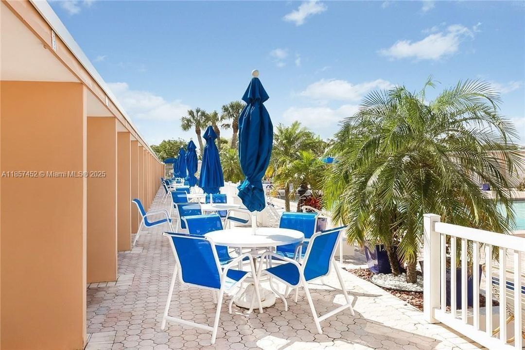 На продажу: $168,000 (2 спален, 1 ванн, 875 Квадратных фут)