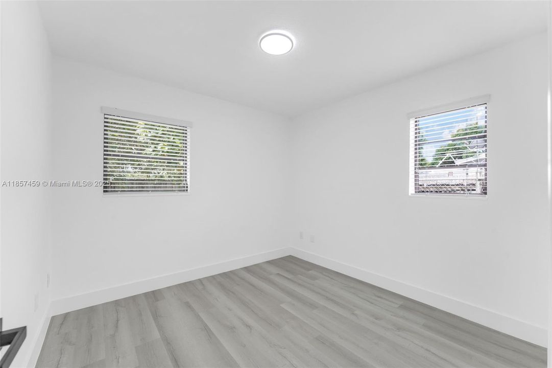 Недавно продано: $589,000 (4 спален, 2 ванн, 1272 Квадратных фут)