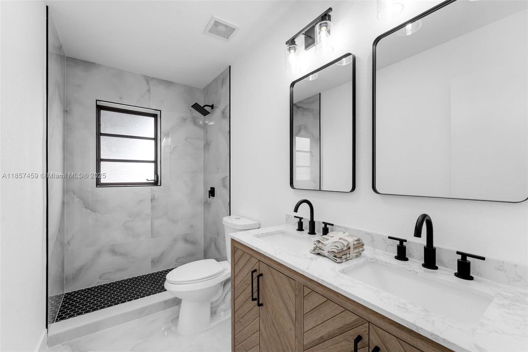 Недавно продано: $589,000 (4 спален, 2 ванн, 1272 Квадратных фут)