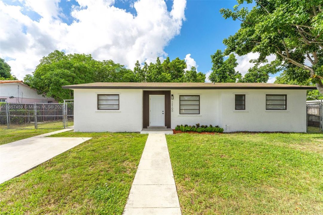 Недавно продано: $589,000 (4 спален, 2 ванн, 1272 Квадратных фут)