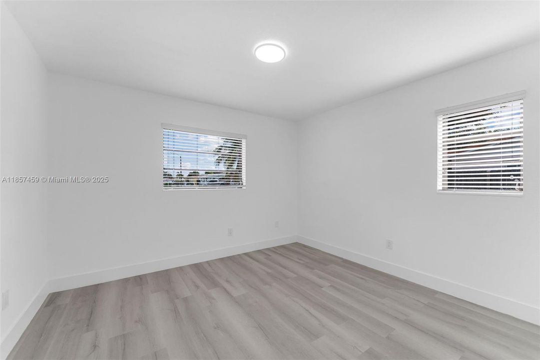 Недавно продано: $589,000 (4 спален, 2 ванн, 1272 Квадратных фут)