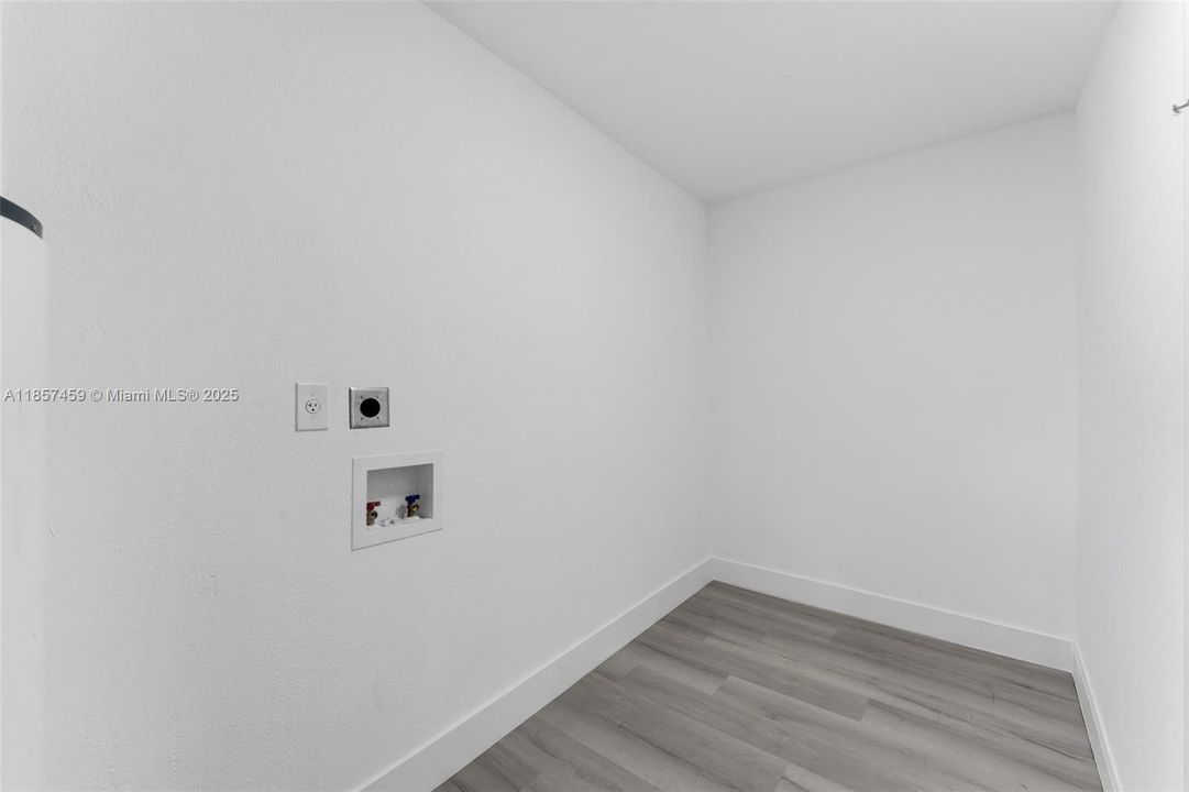 Недавно продано: $589,000 (4 спален, 2 ванн, 1272 Квадратных фут)