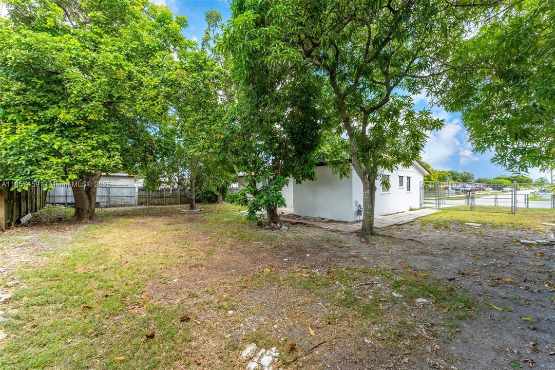 Недавно продано: $589,000 (4 спален, 2 ванн, 1272 Квадратных фут)