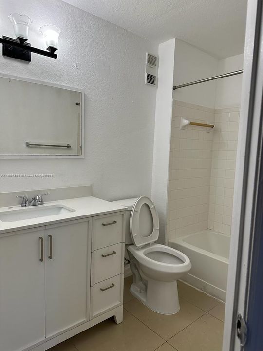 For Sale: $158,000 (1 beds, 1 baths, 720 Square Feet)