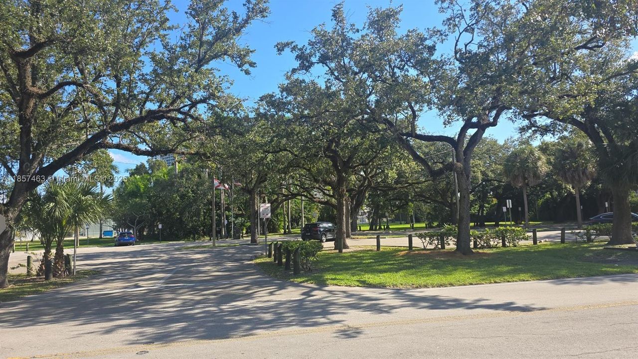 For Sale: $158,000 (1 beds, 1 baths, 720 Square Feet)