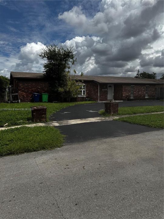 合同活跃: $415,000 (4 贝兹, 3 浴室, 1768 平方英尺)