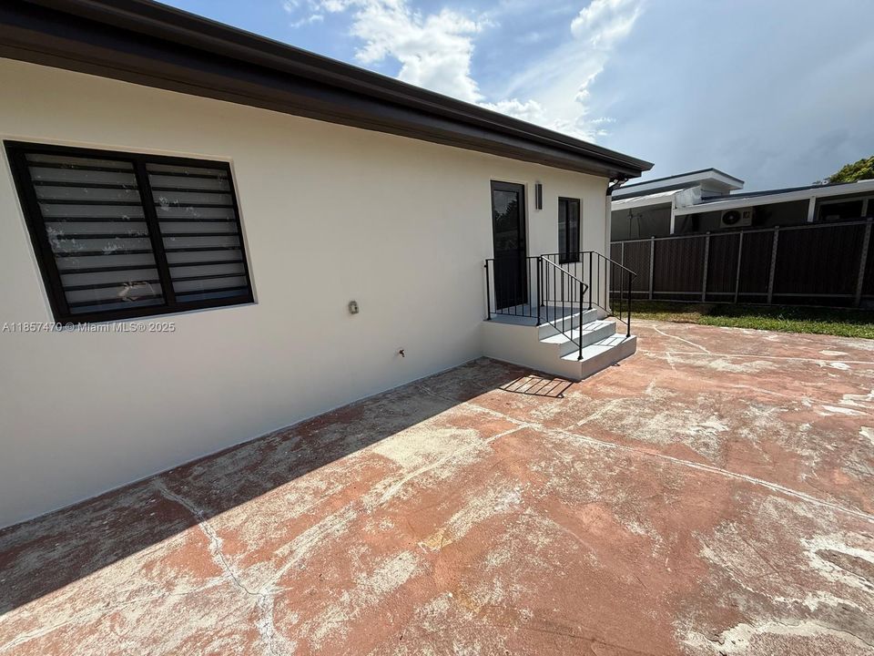 For Sale: $725,000 (3 beds, 2 baths, 1428 Square Feet)