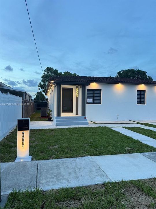 For Sale: $725,000 (3 beds, 2 baths, 1428 Square Feet)