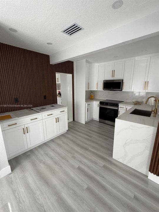 For Sale: $725,000 (3 beds, 2 baths, 1428 Square Feet)