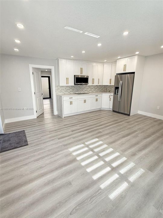 For Sale: $725,000 (3 beds, 2 baths, 1428 Square Feet)