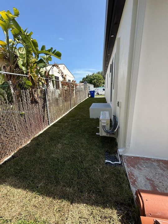 For Sale: $725,000 (3 beds, 2 baths, 1428 Square Feet)