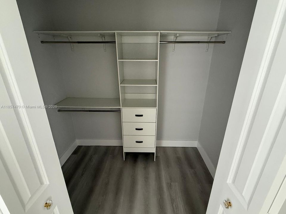 For Sale: $725,000 (3 beds, 2 baths, 1428 Square Feet)