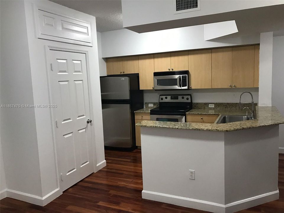 На продажу: $469,000 (2 спален, 2 ванн, 1316 Квадратных фут)