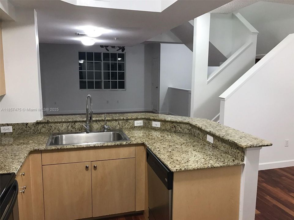 На продажу: $469,000 (2 спален, 2 ванн, 1316 Квадратных фут)