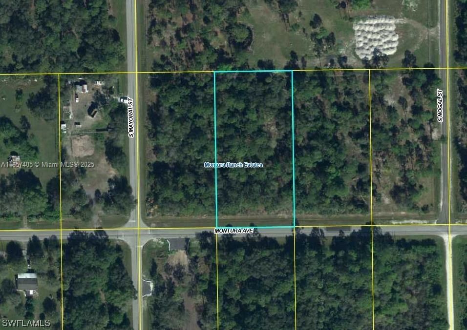 En Venta: $87,000 (1.27 acres)