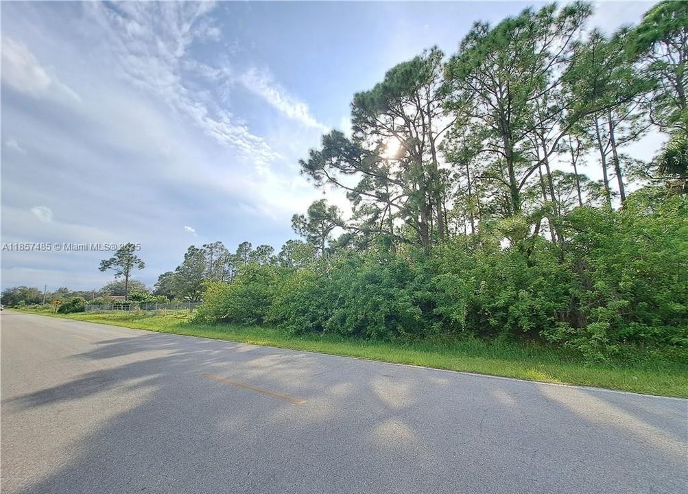 En Venta: $87,000 (1.27 acres)