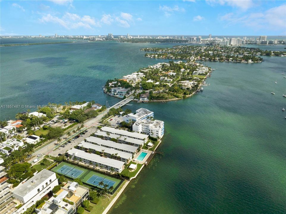 For Sale: $509,900 (1 beds, 1 baths, 664 Square Feet)