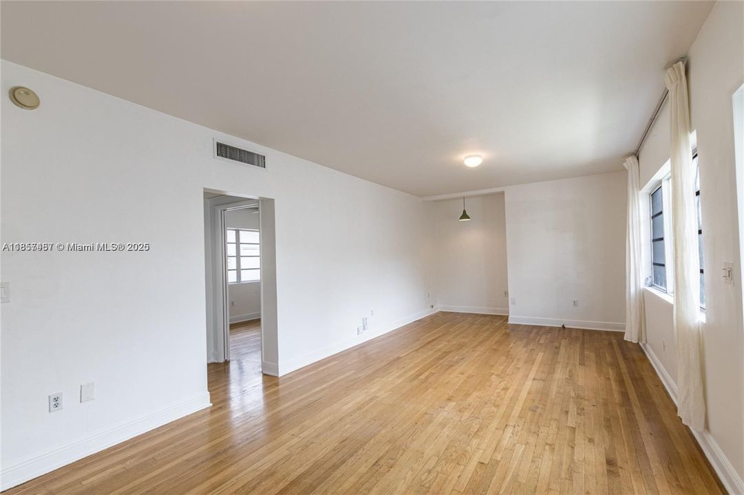 For Sale: $509,900 (1 beds, 1 baths, 664 Square Feet)