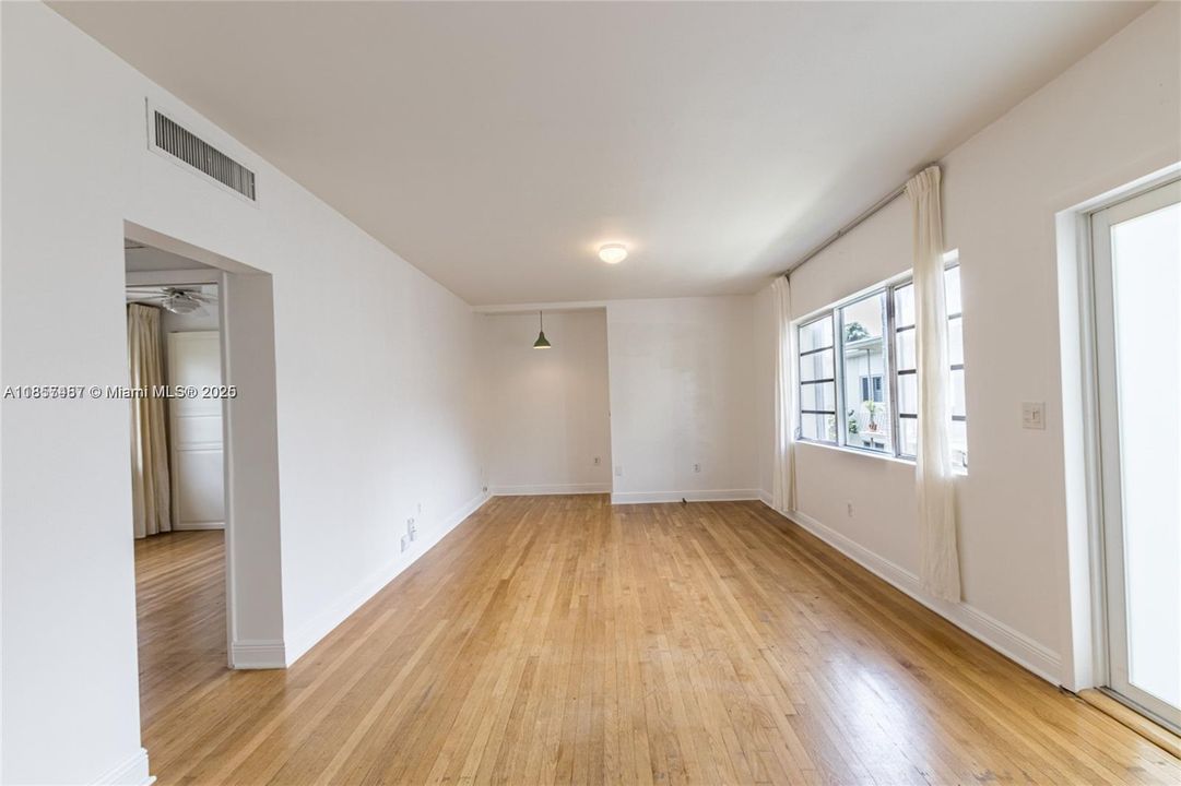 For Sale: $509,900 (1 beds, 1 baths, 664 Square Feet)