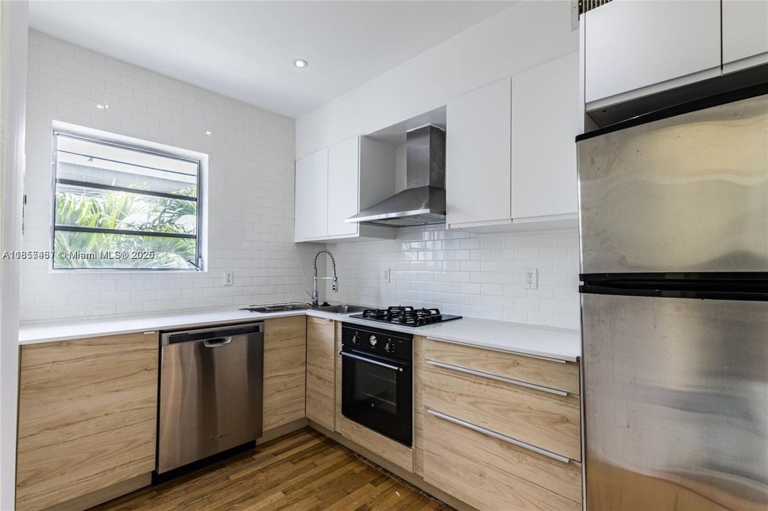 For Sale: $509,900 (1 beds, 1 baths, 664 Square Feet)