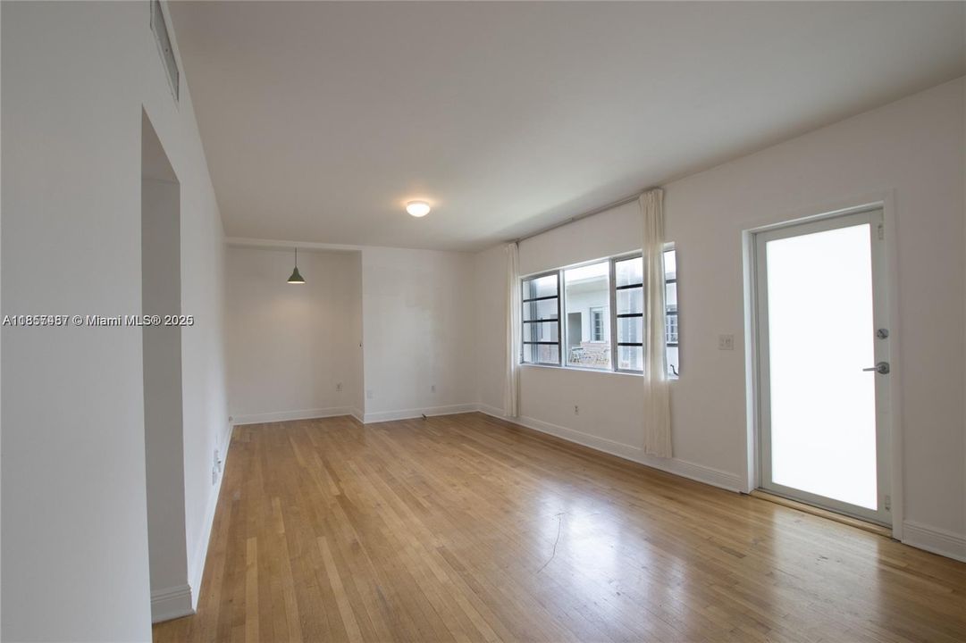 For Sale: $509,900 (1 beds, 1 baths, 664 Square Feet)