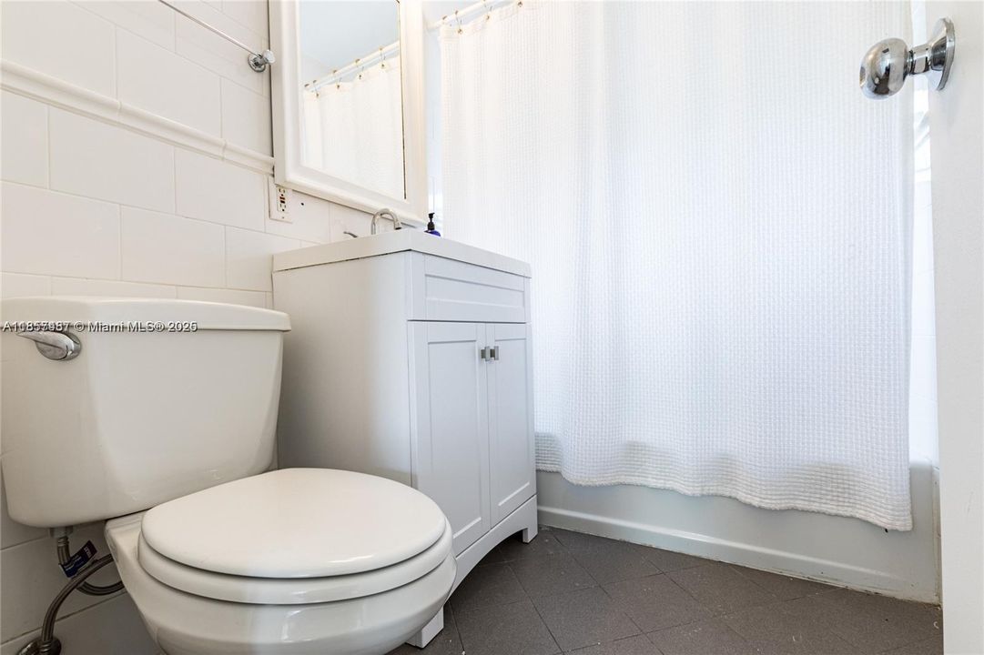 For Sale: $509,900 (1 beds, 1 baths, 664 Square Feet)