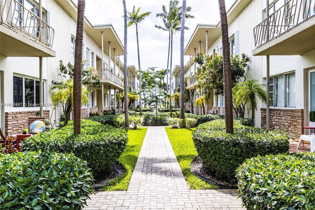 For Sale: $509,900 (1 beds, 1 baths, 664 Square Feet)