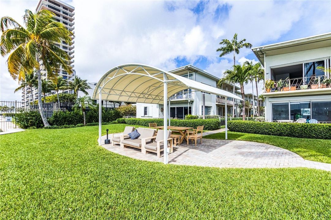 For Sale: $509,900 (1 beds, 1 baths, 664 Square Feet)