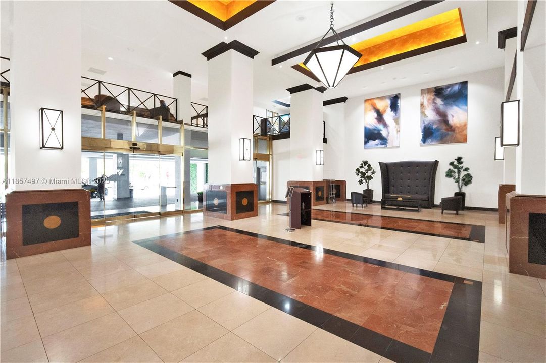 For Sale: $335,000 (1 beds, 1 baths, 860 Square Feet)