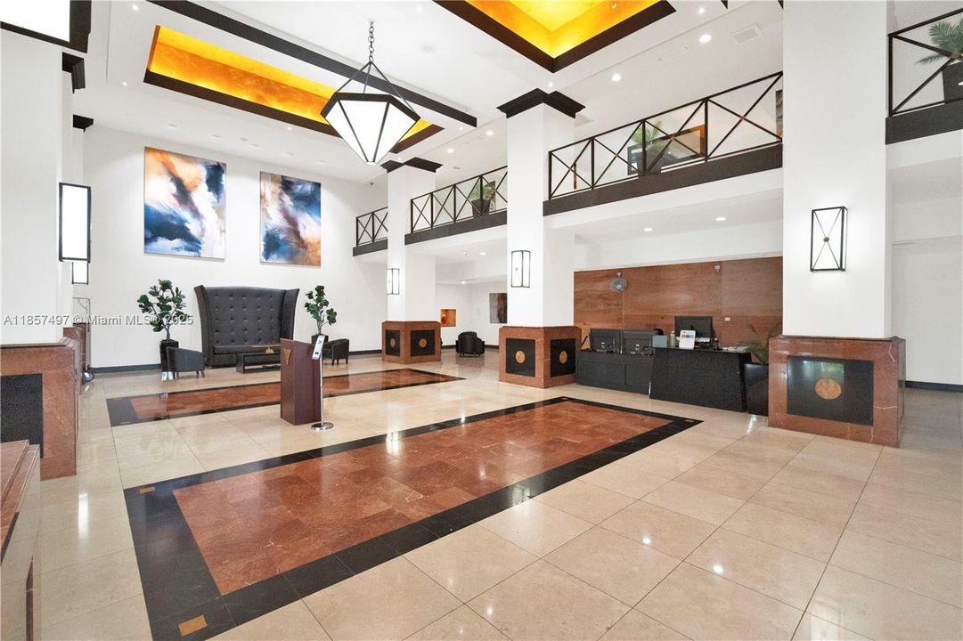 For Sale: $335,000 (1 beds, 1 baths, 860 Square Feet)