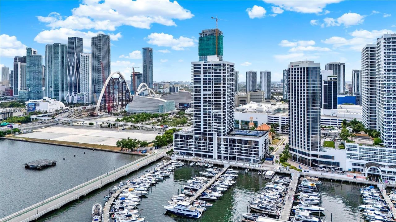 For Sale: $335,000 (1 beds, 1 baths, 860 Square Feet)