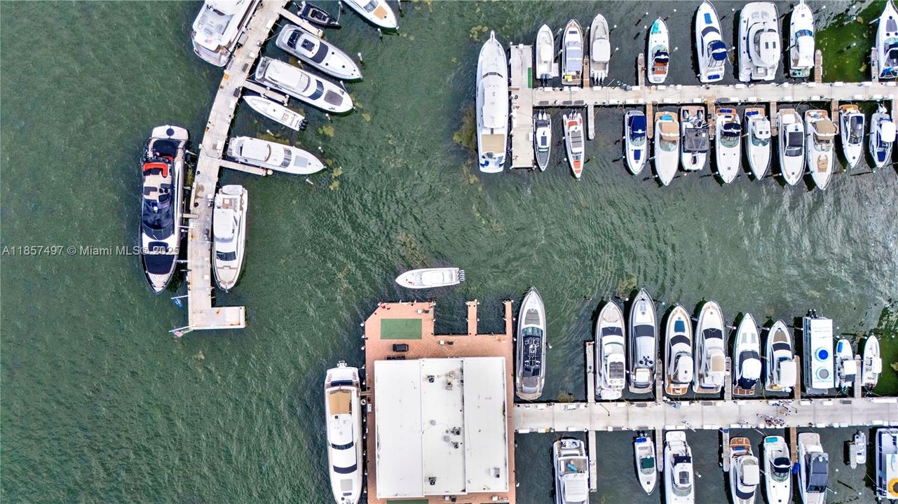 For Sale: $335,000 (1 beds, 1 baths, 860 Square Feet)