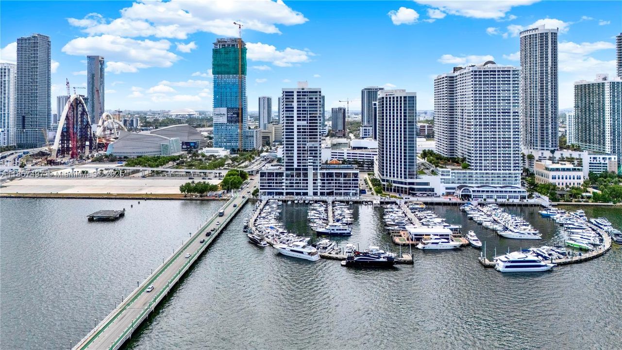 For Sale: $335,000 (1 beds, 1 baths, 860 Square Feet)