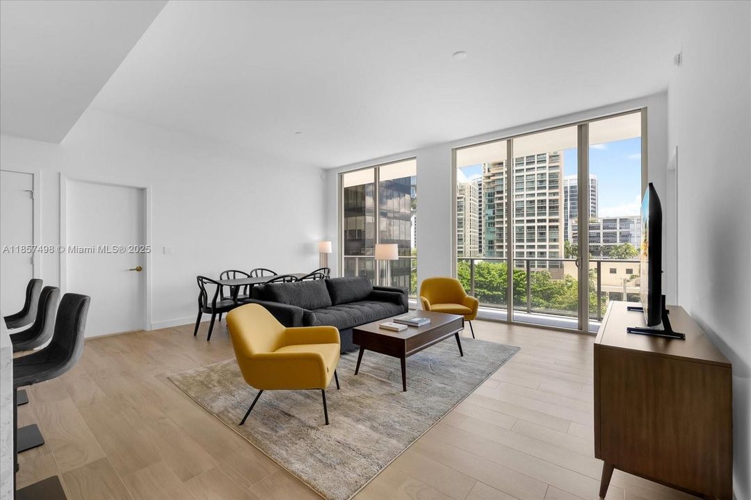 Recently Sold: $1,495,000 (2 beds, 2 baths, 1300 Square Feet)