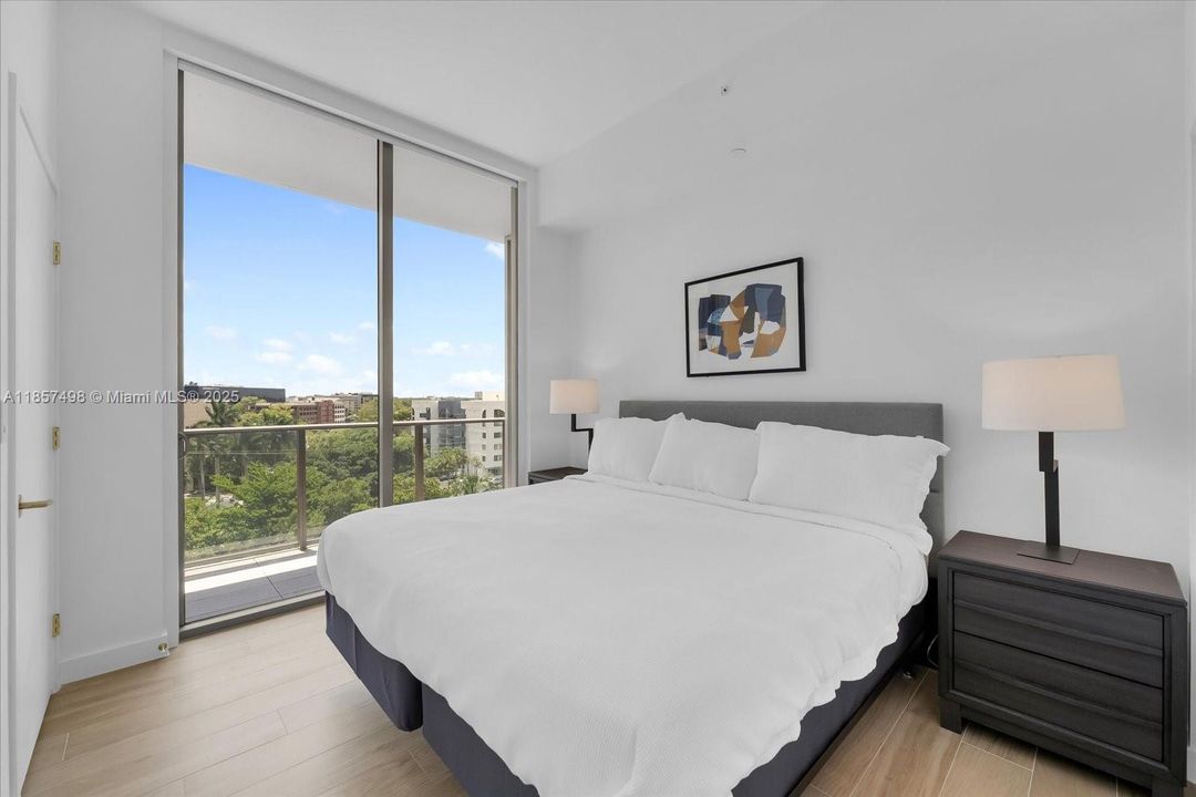 Recently Sold: $1,495,000 (2 beds, 2 baths, 1300 Square Feet)