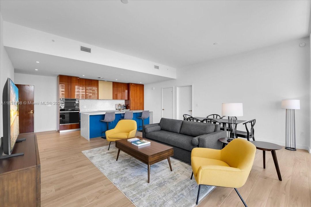 Recently Sold: $1,495,000 (2 beds, 2 baths, 1300 Square Feet)
