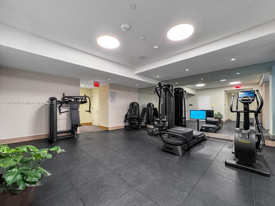 Recently Sold: $1,495,000 (2 beds, 2 baths, 1300 Square Feet)