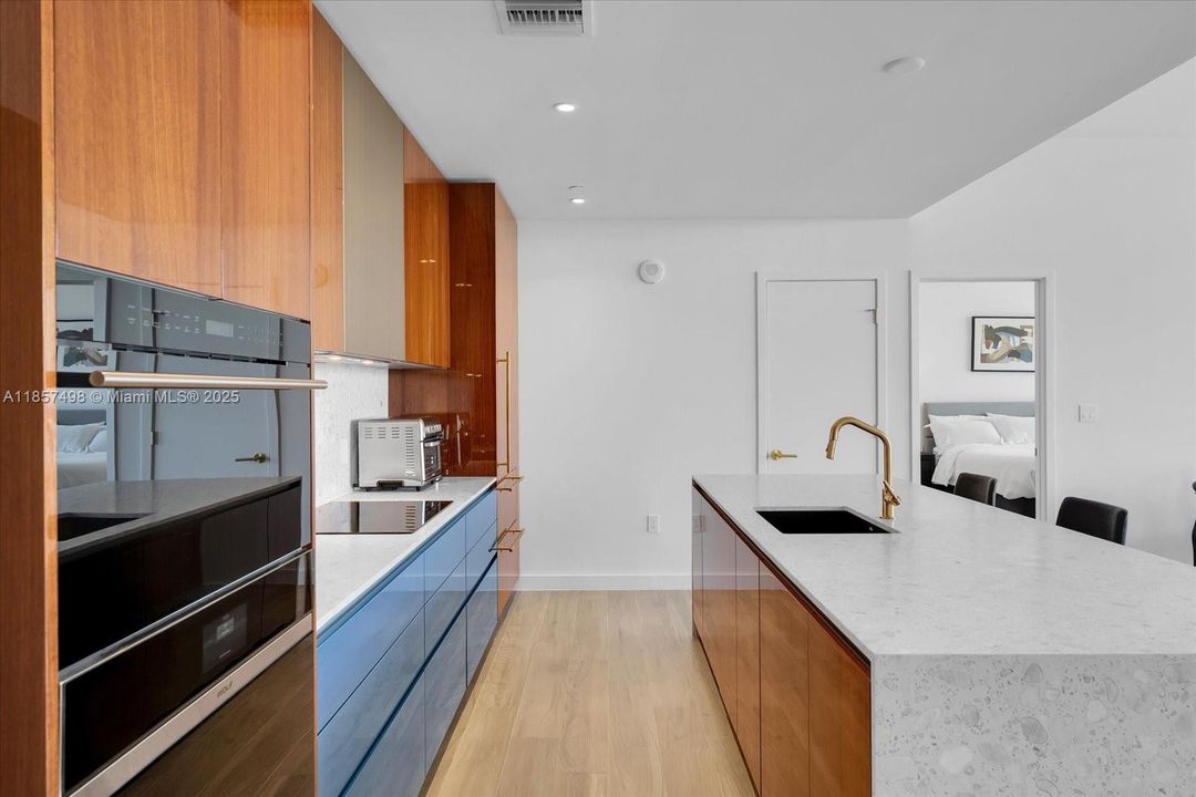 Recently Sold: $1,495,000 (2 beds, 2 baths, 1300 Square Feet)