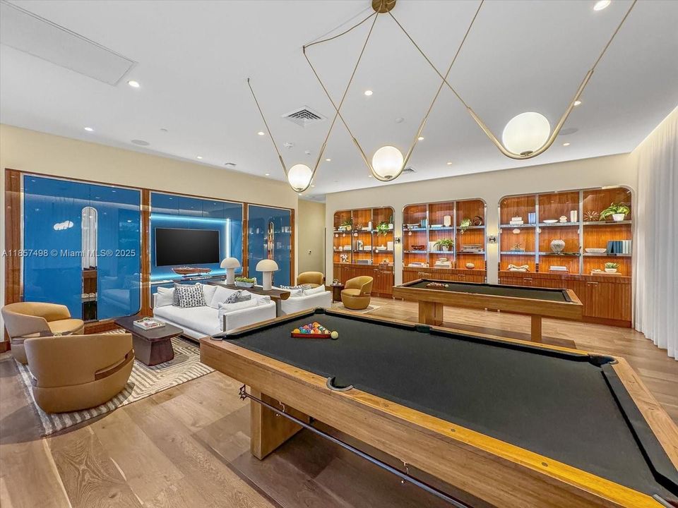 Recently Sold: $1,495,000 (2 beds, 2 baths, 1300 Square Feet)