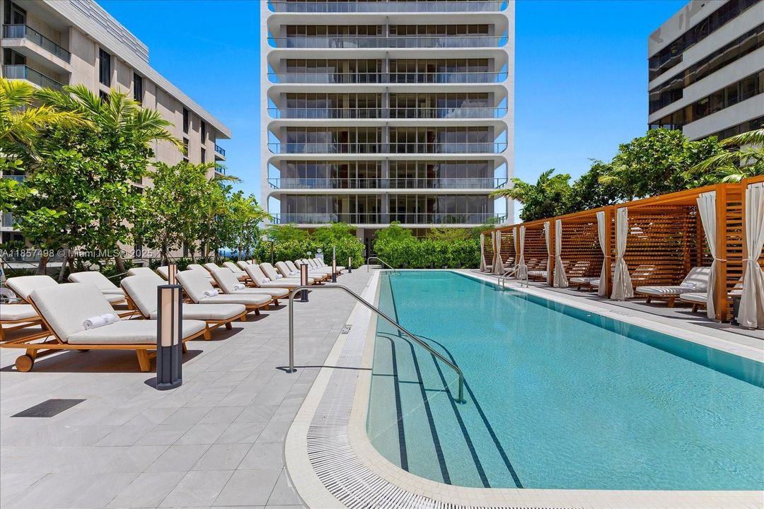 Recently Sold: $1,495,000 (2 beds, 2 baths, 1300 Square Feet)
