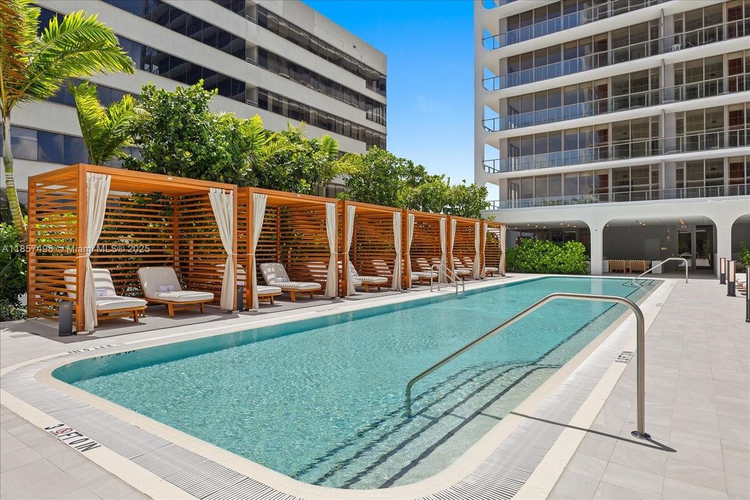 Recently Sold: $1,495,000 (2 beds, 2 baths, 1300 Square Feet)