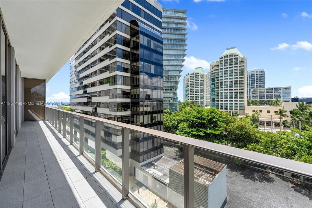 Recently Sold: $1,495,000 (2 beds, 2 baths, 1300 Square Feet)