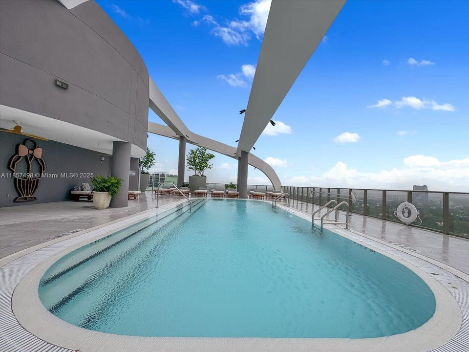 Recently Sold: $1,495,000 (2 beds, 2 baths, 1300 Square Feet)