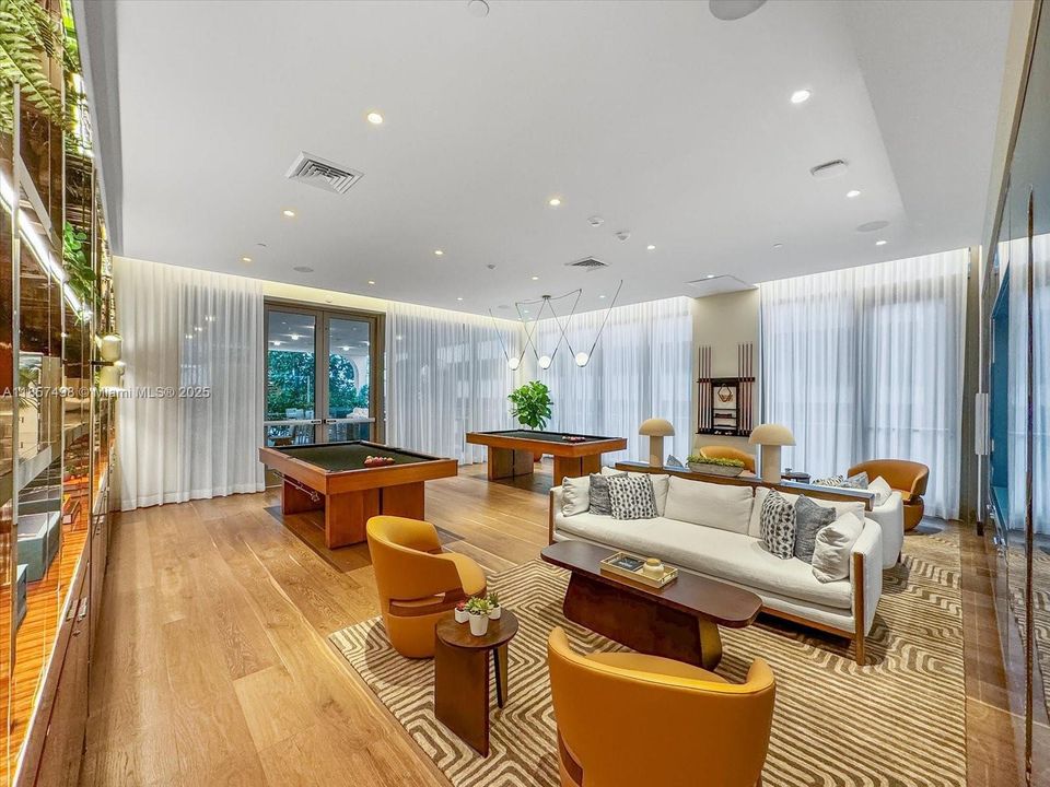 Recently Sold: $1,495,000 (2 beds, 2 baths, 1300 Square Feet)