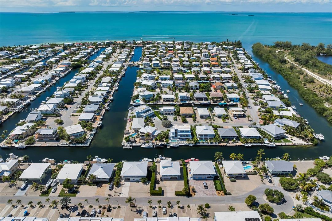 En Venta: $3,000,000 (3 camas, 3 baños, 2374 Pies cuadrados)