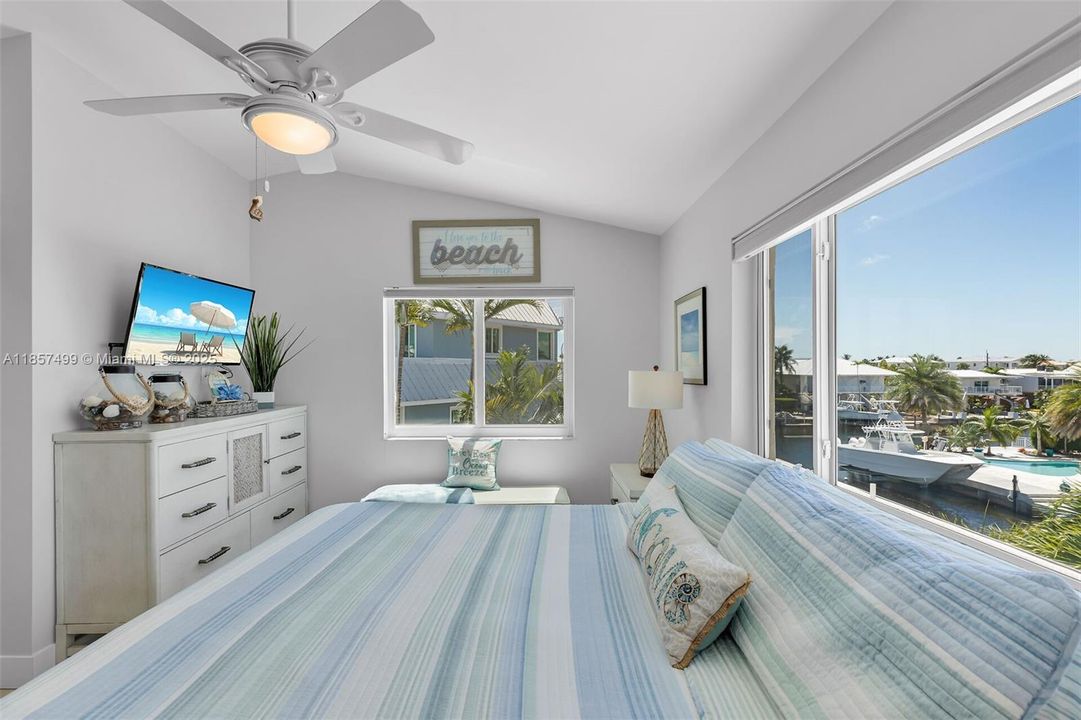 En Venta: $3,000,000 (3 camas, 3 baños, 2374 Pies cuadrados)