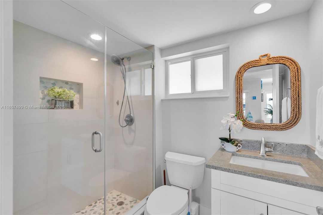 1st Fl bathroom w/shower