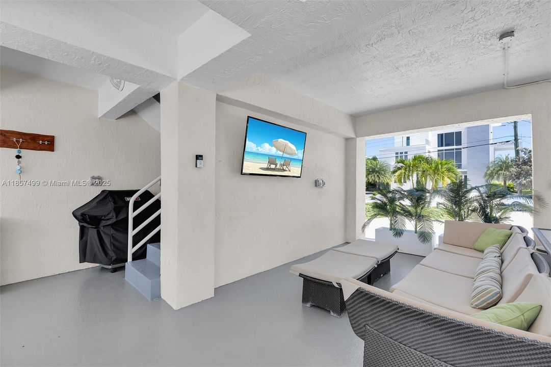 En Venta: $3,000,000 (3 camas, 3 baños, 2374 Pies cuadrados)